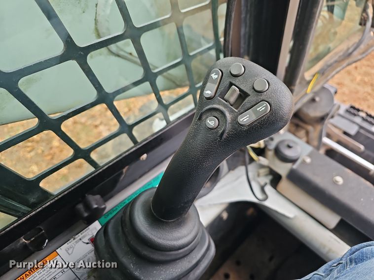 image for item NP9279 2003 Bobcat S250  skid steer loader