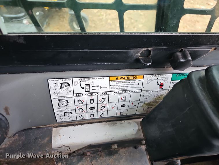 image for item NP9279 2003 Bobcat S250  skid steer loader