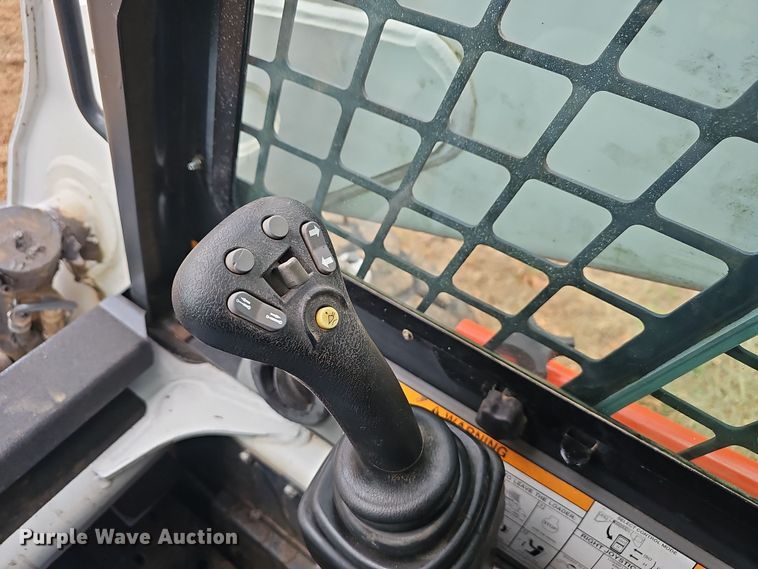 image for item NP9279 2003 Bobcat S250  skid steer loader