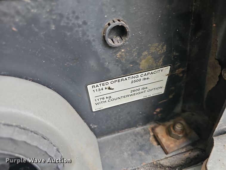 image for item NP9279 2003 Bobcat S250  skid steer loader