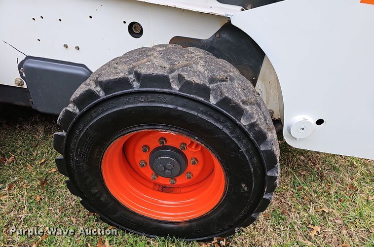 image for item NP9279 2003 Bobcat S250  skid steer loader