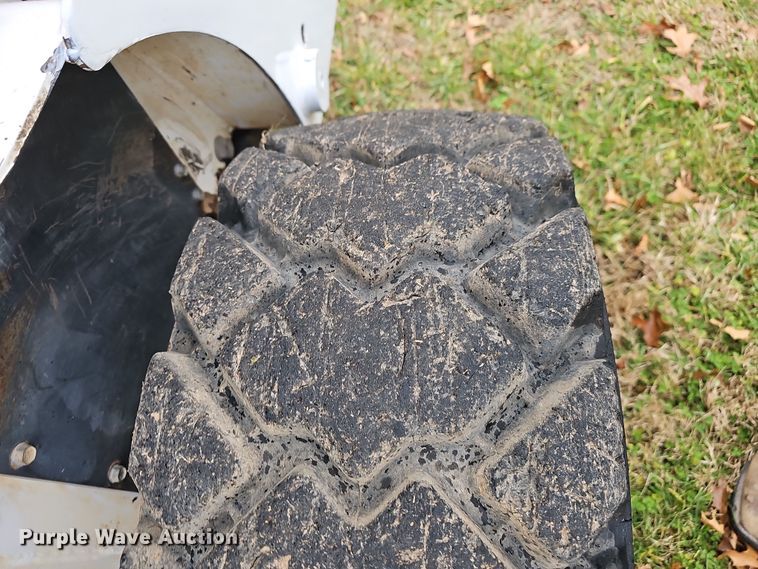 image for item NP9279 2003 Bobcat S250  skid steer loader