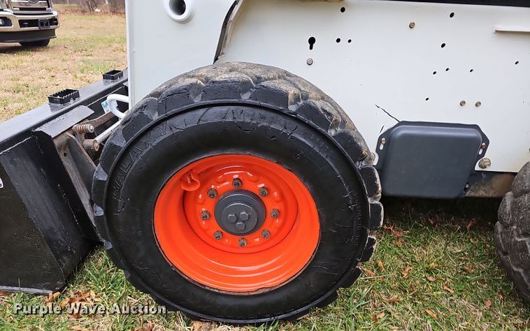 image for item NP9279 2003 Bobcat S250  skid steer loader