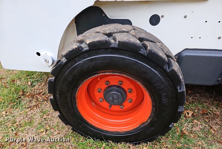 image for item NP9279 2003 Bobcat S250  skid steer loader