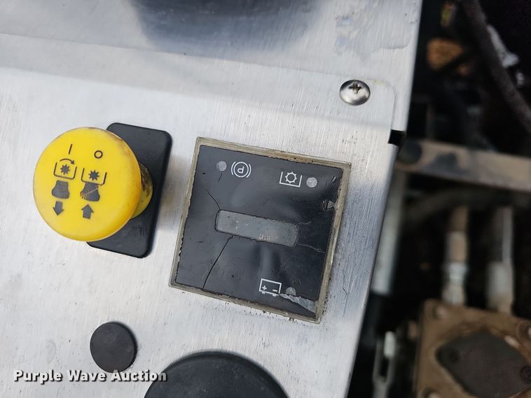 image for item NP9282 Dixie Chopper Silver Eagle 2750  ZTR lawn mower