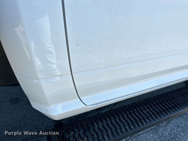 image for item NR9454 2015 Dodge Ram 4500HD  flatbed truck