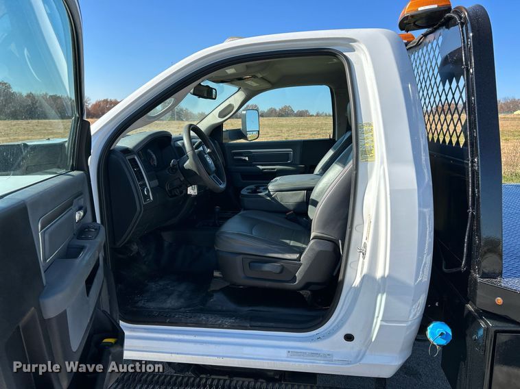 image for item NR9454 2015 Dodge Ram 4500HD  flatbed truck