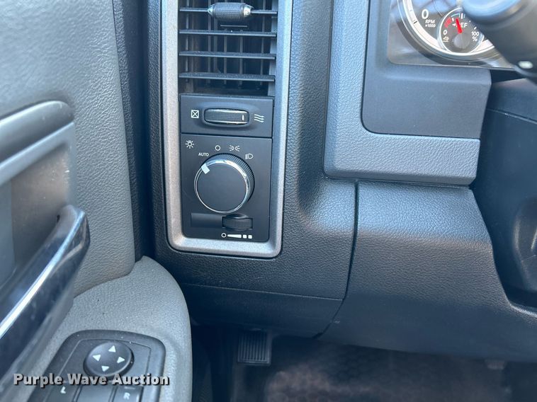 image for item NR9454 2015 Dodge Ram 4500HD  flatbed truck