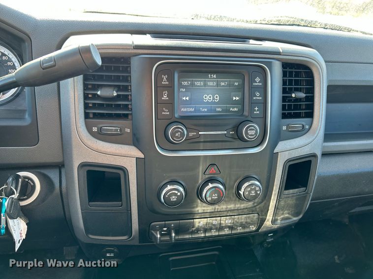 image for item NR9454 2015 Dodge Ram 4500HD  flatbed truck