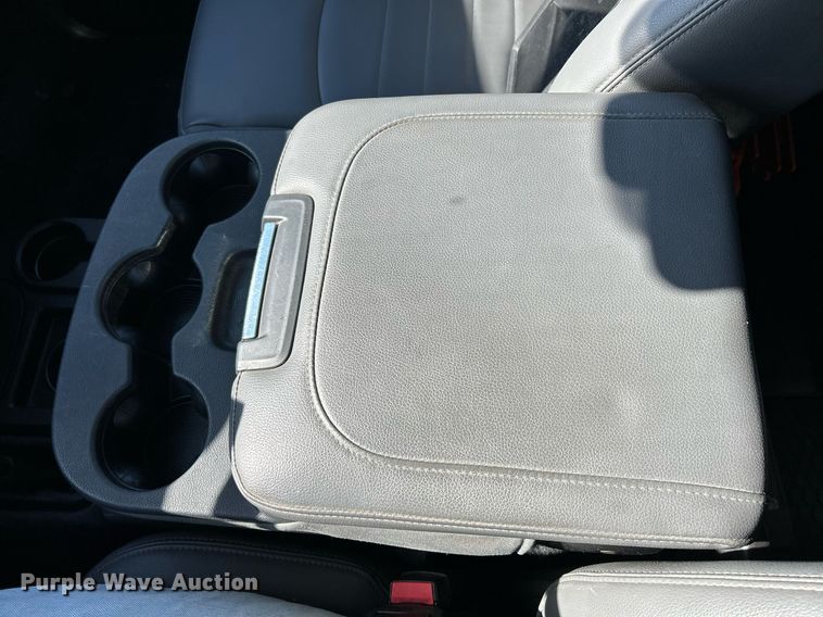 image for item NR9454 2015 Dodge Ram 4500HD  flatbed truck