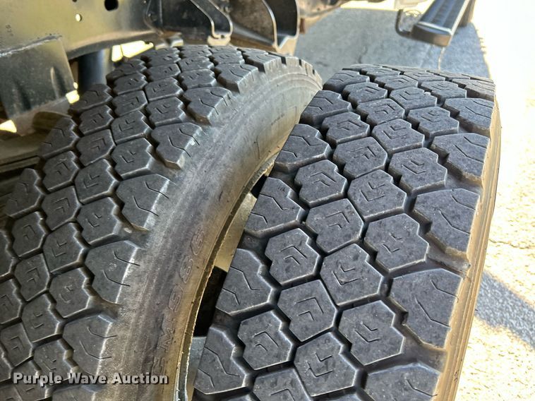 image for item NR9454 2015 Dodge Ram 4500HD  flatbed truck