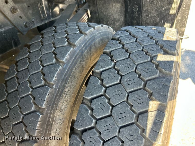 image for item NR9454 2015 Dodge Ram 4500HD  flatbed truck