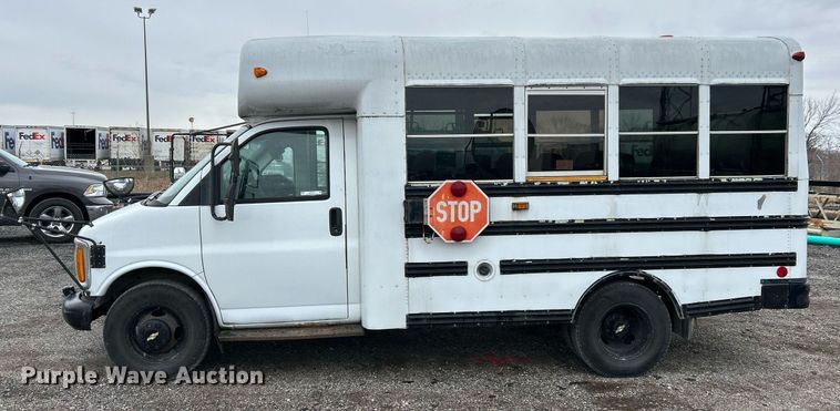 image for item NR9459 2000 Chevrolet Express  school bus