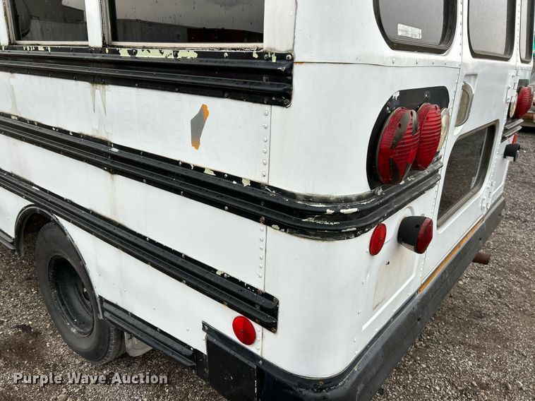 image for item NR9459 2000 Chevrolet Express  school bus
