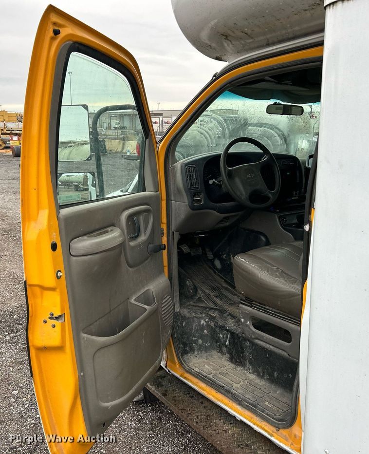 image for item NR9459 2000 Chevrolet Express  school bus