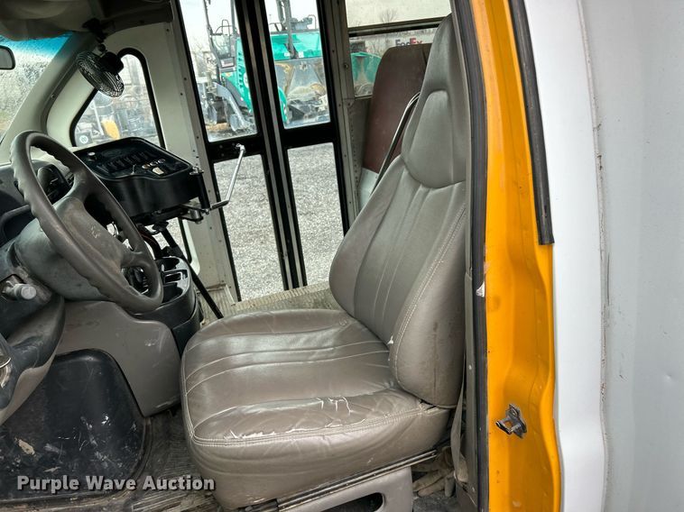 image for item NR9459 2000 Chevrolet Express  school bus