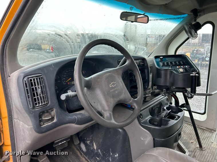 image for item NR9459 2000 Chevrolet Express  school bus