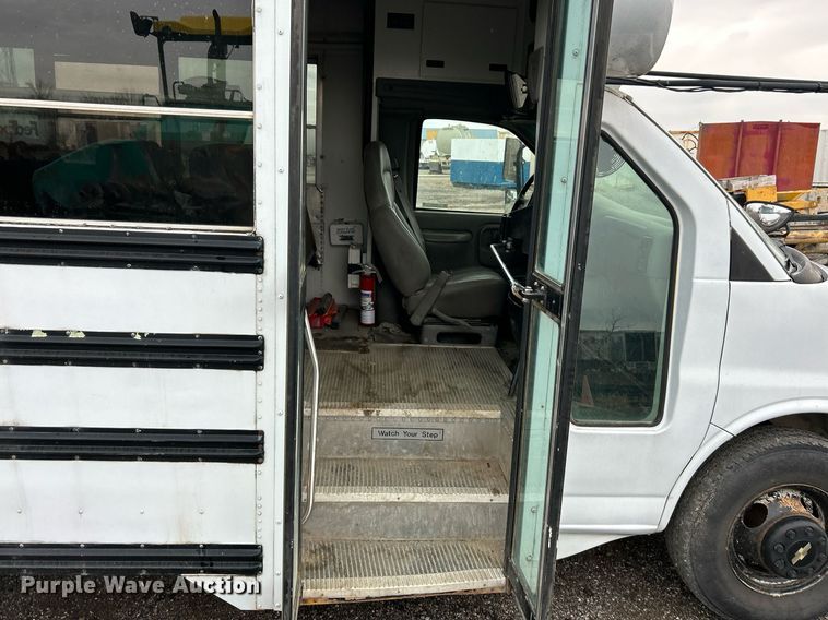 image for item NR9459 2000 Chevrolet Express  school bus