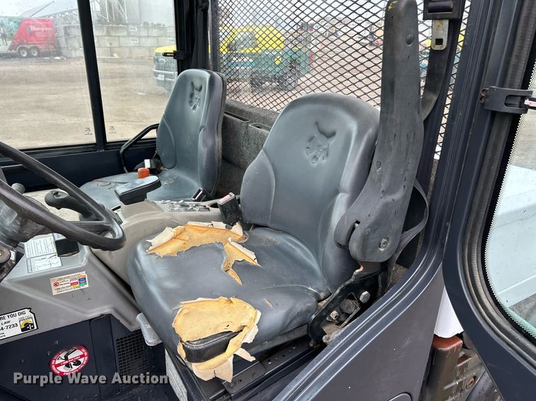image for item NR9463 2005 Bobcat Toolcat 5600  utility vehicle