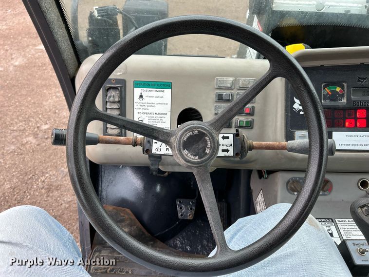 image for item NR9463 2005 Bobcat Toolcat 5600  utility vehicle