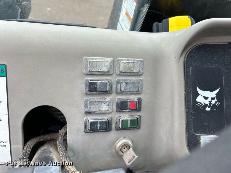 image for item NR9463 2005 Bobcat Toolcat 5600  utility vehicle