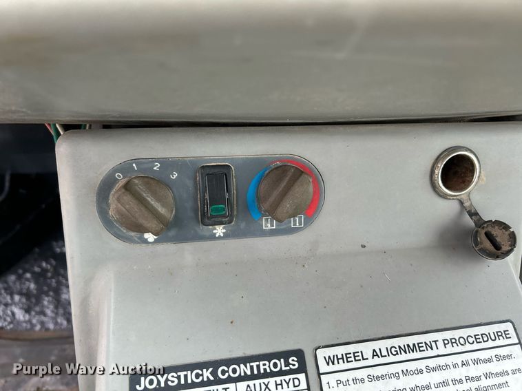 image for item NR9463 2005 Bobcat Toolcat 5600  utility vehicle