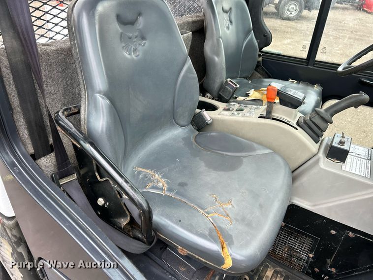 image for item NR9463 2005 Bobcat Toolcat 5600  utility vehicle