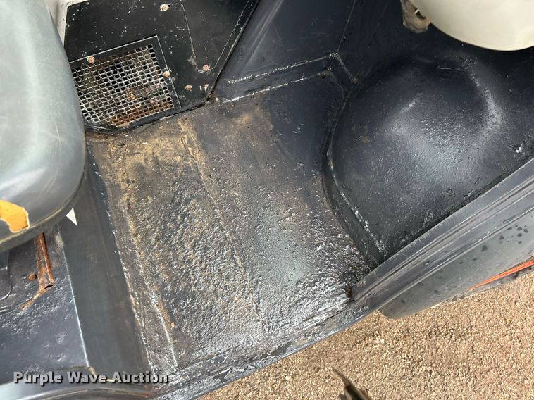 image for item NR9463 2005 Bobcat Toolcat 5600  utility vehicle