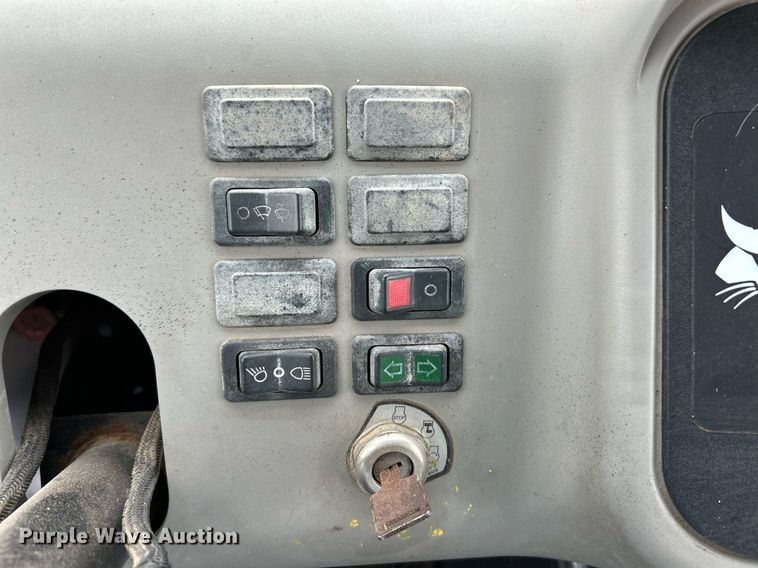 image for item NR9464 2006 Bobcat Toolcat 5600  utility vehicle