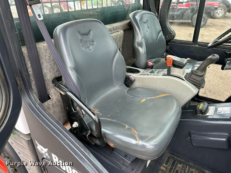 image for item NR9464 2006 Bobcat Toolcat 5600  utility vehicle