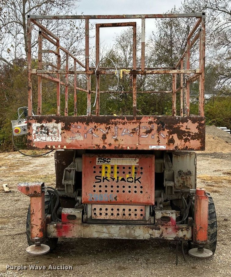 image for item NR9477 1999 Skyjack SJ8831A  scissor lift