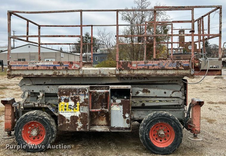 image for item NR9477 1999 Skyjack SJ8831A  scissor lift
