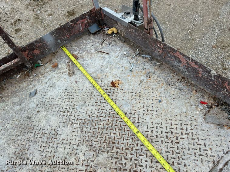 image for item NR9477 1999 Skyjack SJ8831A  scissor lift