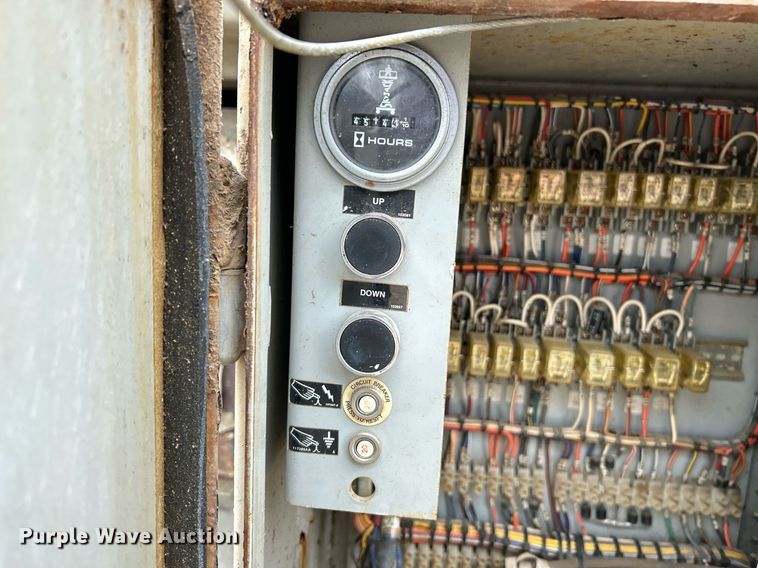 image for item NR9477 1999 Skyjack SJ8831A  scissor lift