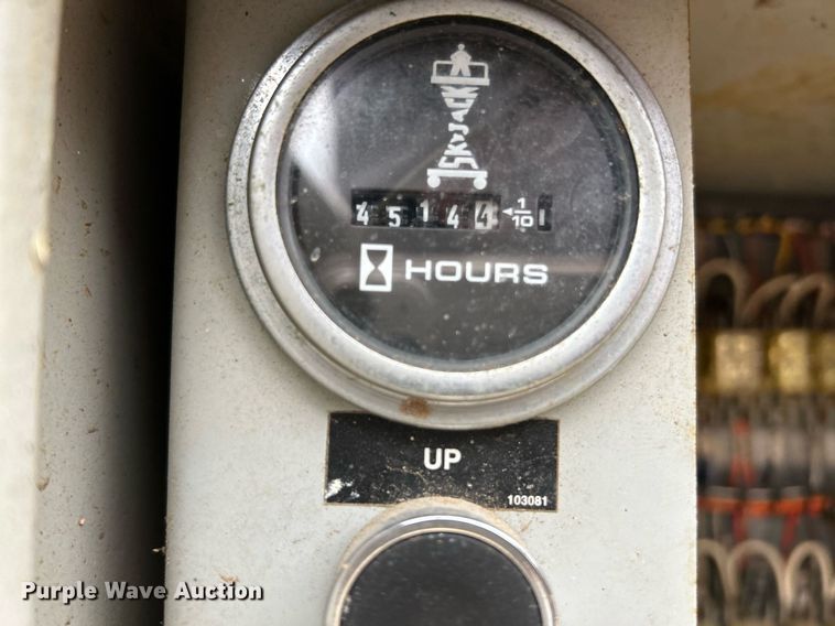 image for item NR9477 1999 Skyjack SJ8831A  scissor lift