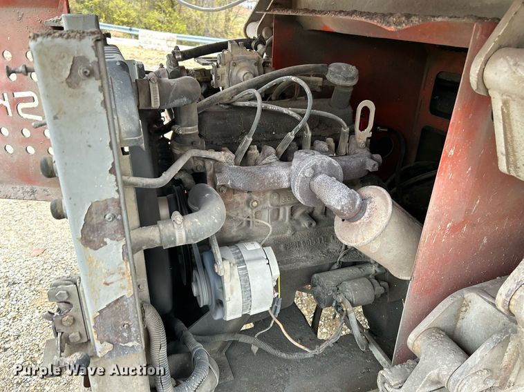 image for item NR9477 1999 Skyjack SJ8831A  scissor lift