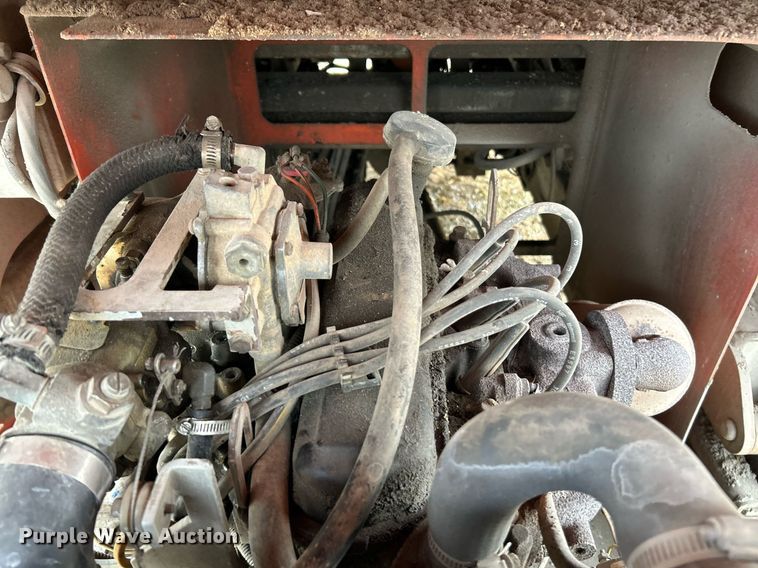 image for item NR9477 1999 Skyjack SJ8831A  scissor lift