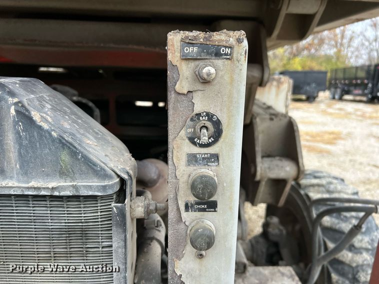 image for item NR9477 1999 Skyjack SJ8831A  scissor lift