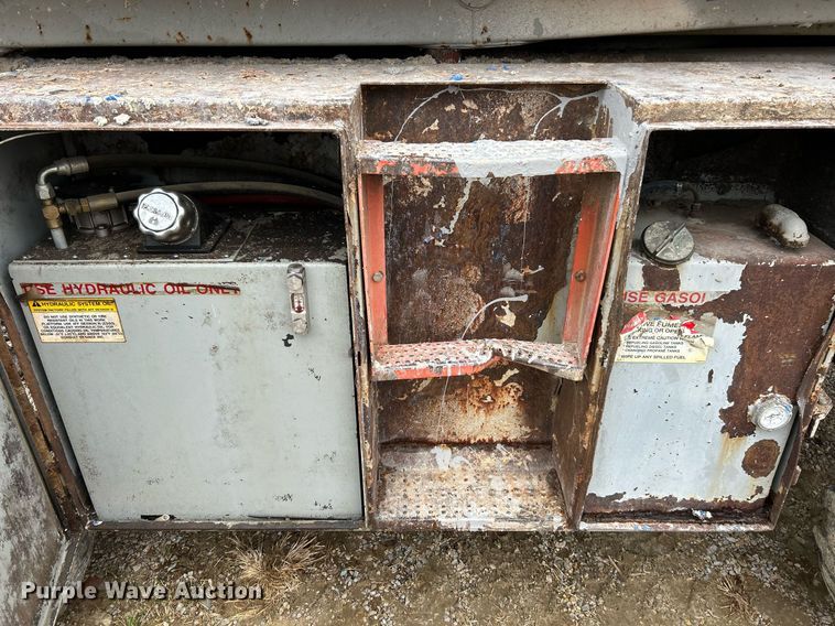 image for item NR9477 1999 Skyjack SJ8831A  scissor lift