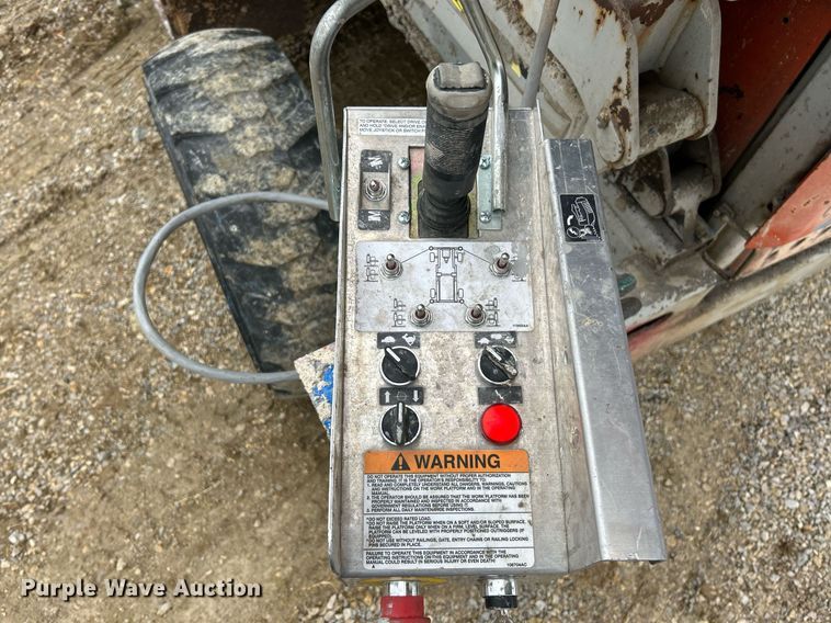 image for item NR9477 1999 Skyjack SJ8831A  scissor lift