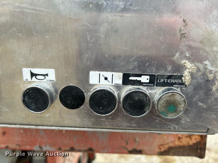 image for item NR9477 1999 Skyjack SJ8831A  scissor lift