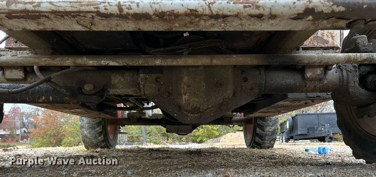 image for item NR9477 1999 Skyjack SJ8831A  scissor lift