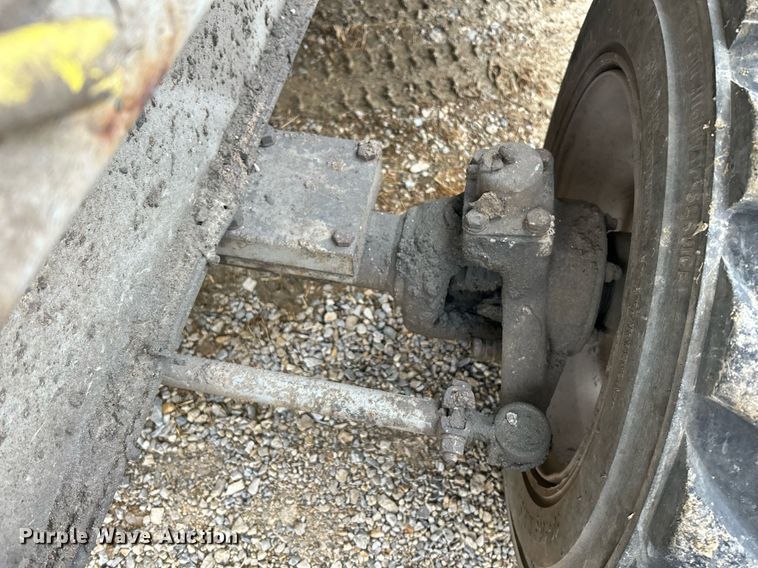 image for item NR9477 1999 Skyjack SJ8831A  scissor lift