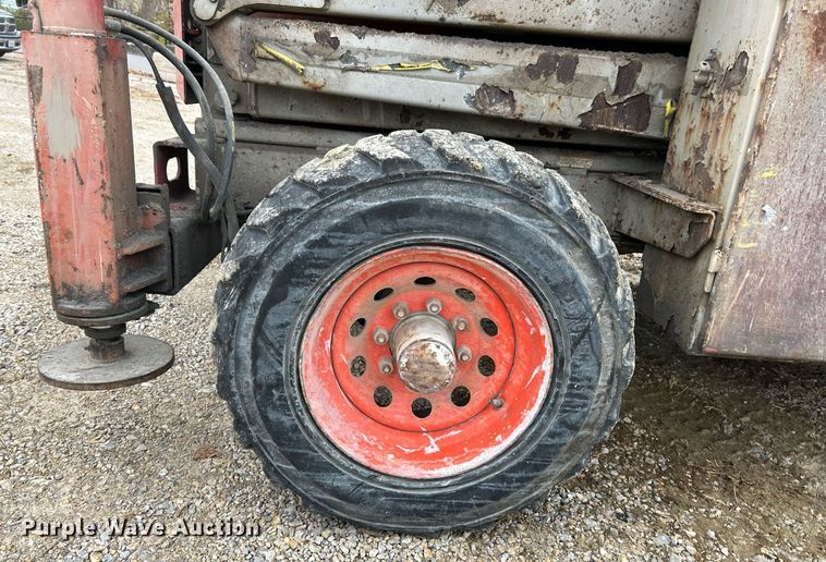 image for item NR9477 1999 Skyjack SJ8831A  scissor lift