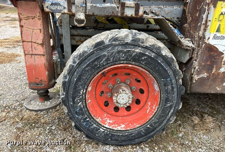 image for item NR9477 1999 Skyjack SJ8831A  scissor lift