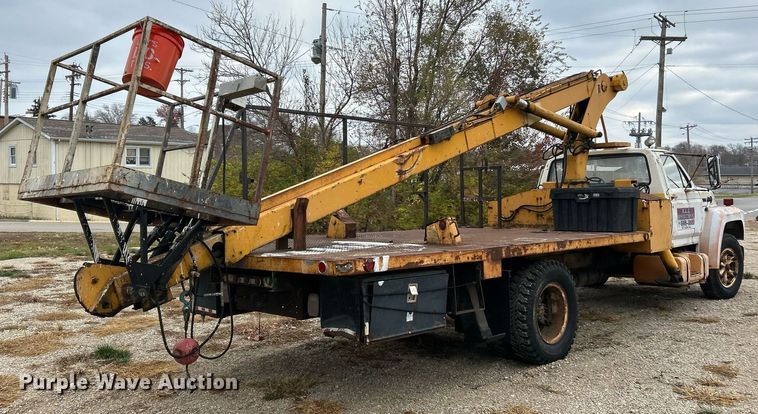 image for item NR9478 1986 Ford F600  bucket truck