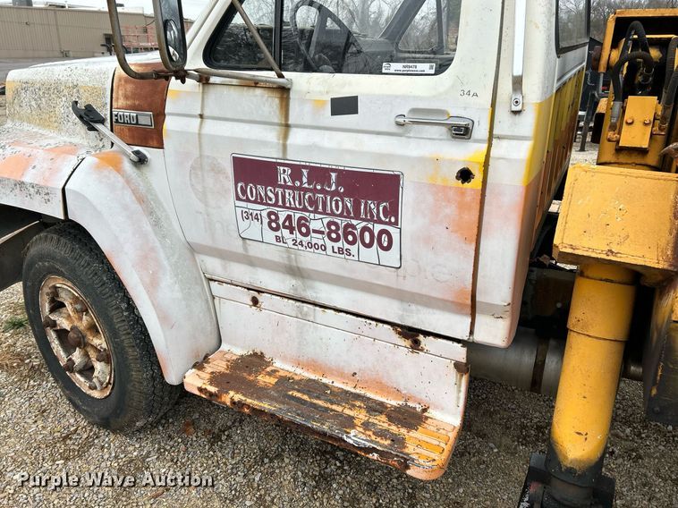 image for item NR9478 1986 Ford F600  bucket truck