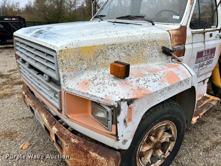 image for item NR9478 1986 Ford F600  bucket truck