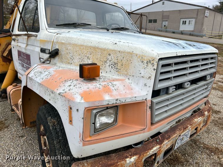 image for item NR9478 1986 Ford F600  bucket truck