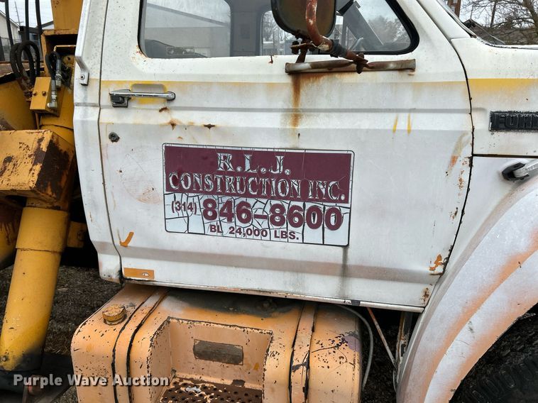 image for item NR9478 1986 Ford F600  bucket truck